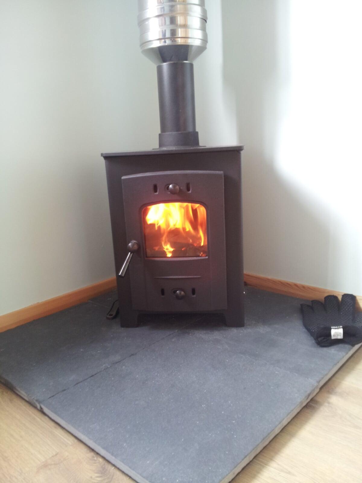 Multifuel Fuel Freestanding Stove with twin wall system and slate tiled hearth